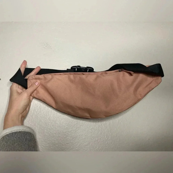 Nike Peach Colored Belt Bag Waistpack - Picture 2 of 7